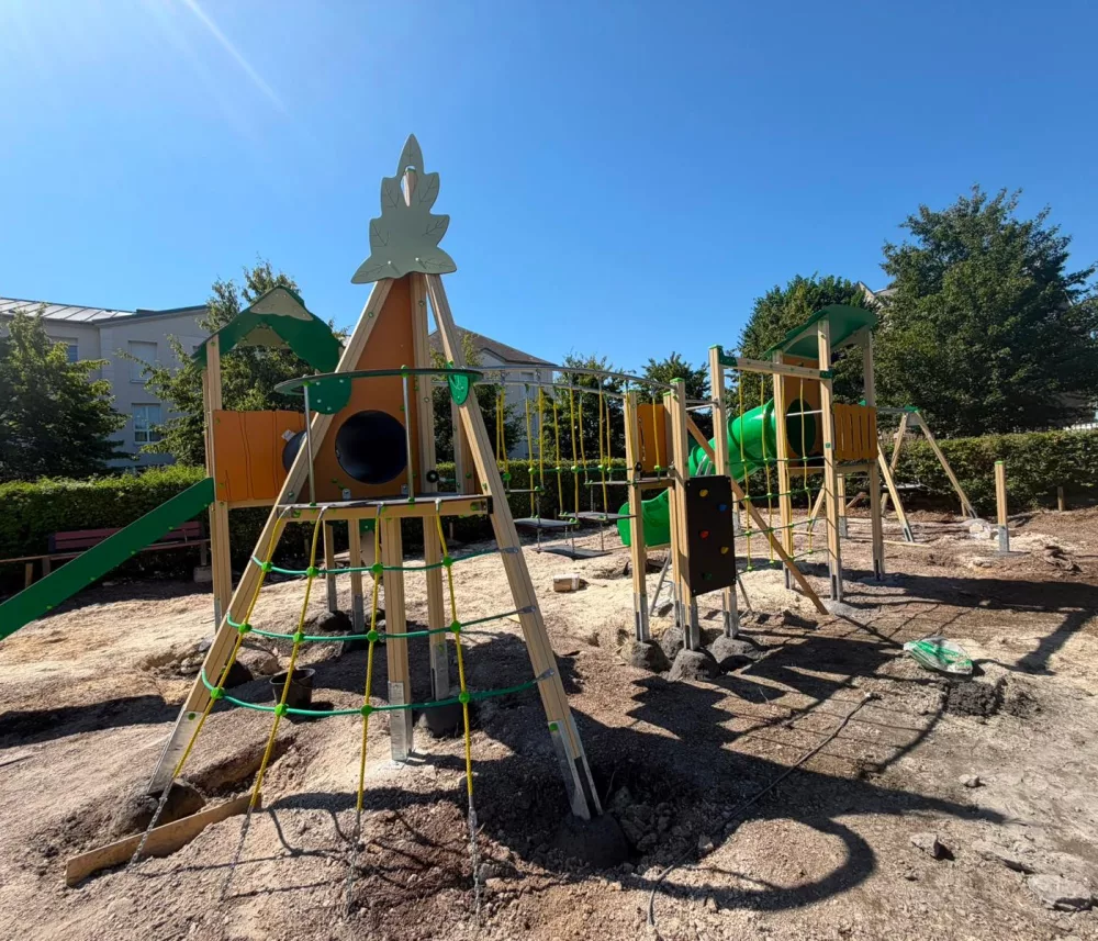 Outdoor play equipment